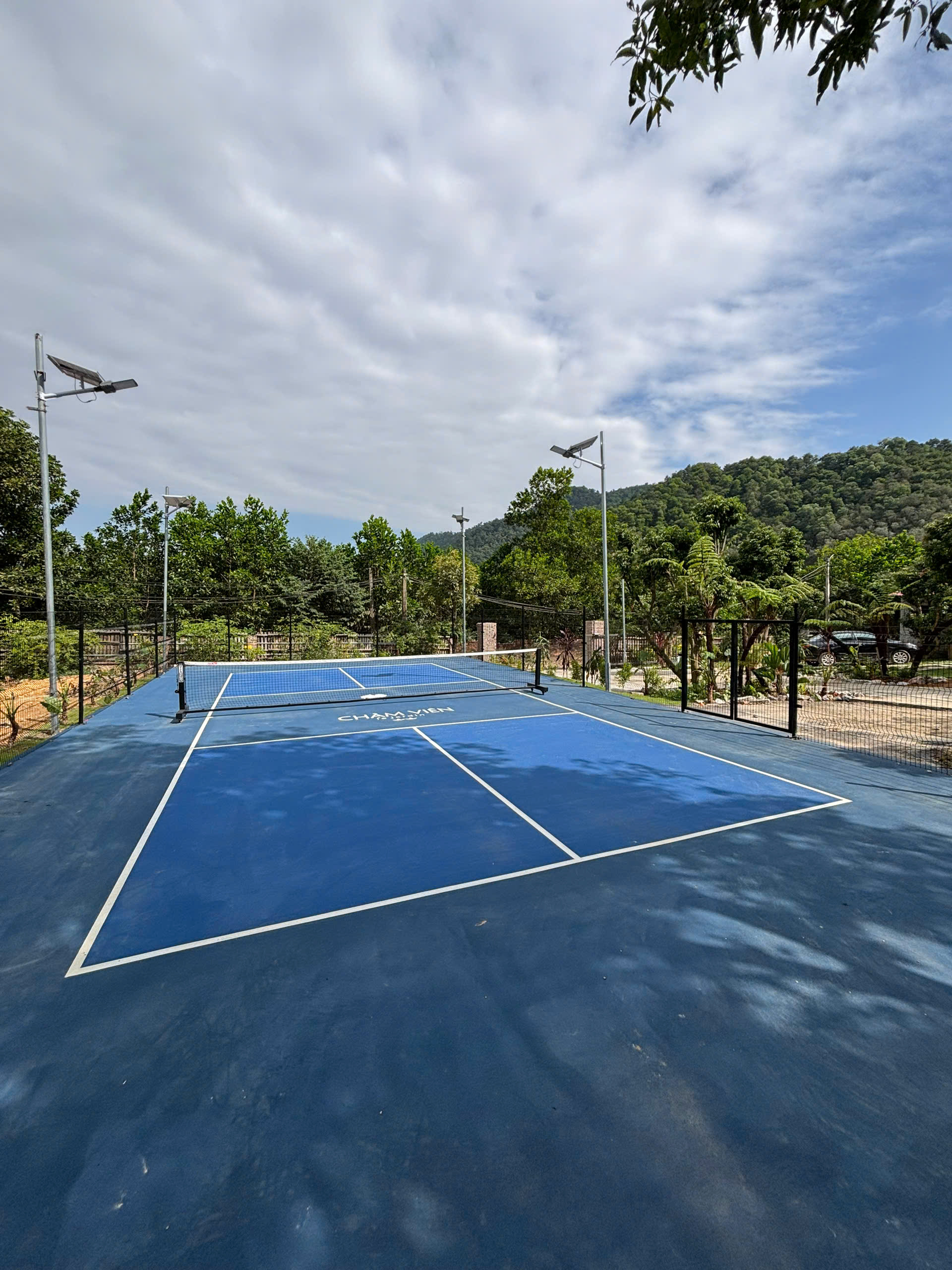 Sân pickleball Chậm Viên trời nắng